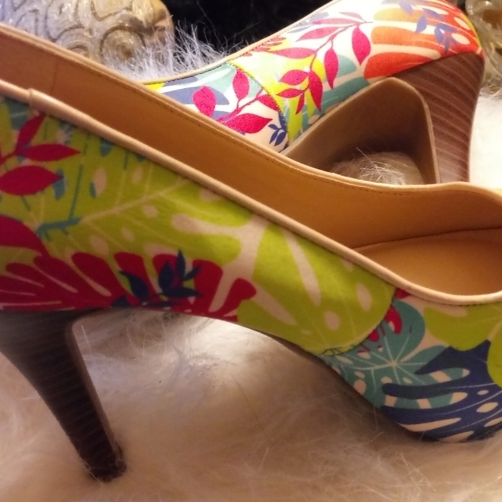 Shoes - Picture 2 of 3